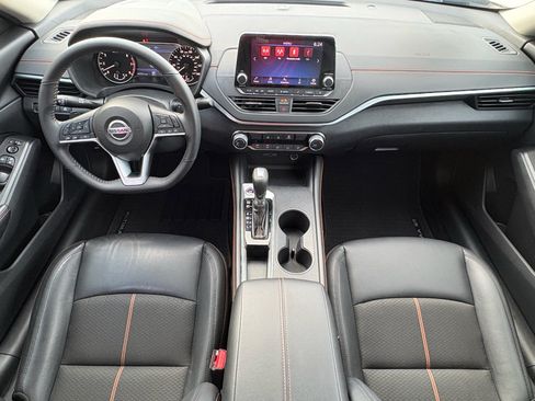 Used 2022 Nissan Altima 2.5 SR FWD image 2