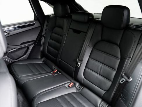 Certified 2026 Porsche Macan AWD/4WD image 25