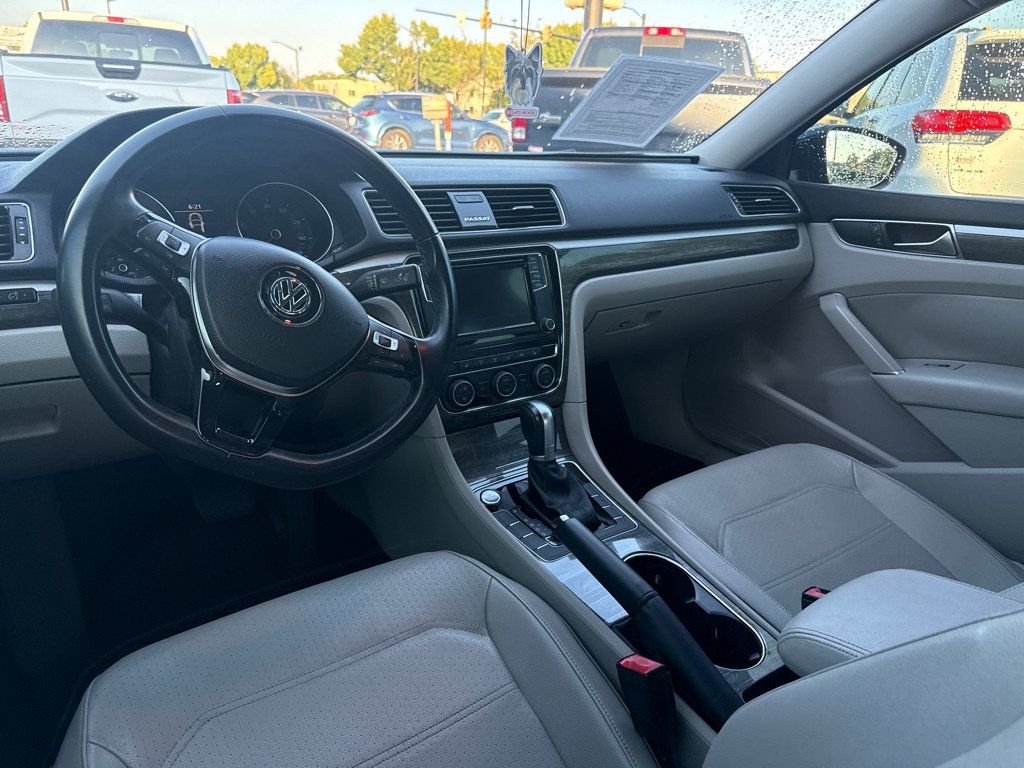 Used 2018 Volkswagen Passat 2.0T SE w/ SE Lighting Package FWD image 10