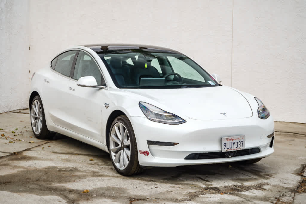 Used 2020 Tesla Model 3 Standard Range Plus RWD image 3