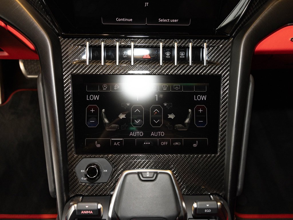 Used 2022 Lamborghini Urus AWD/4WD image 33