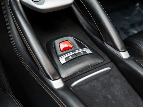 Used 2015 Ferrari FF image 39