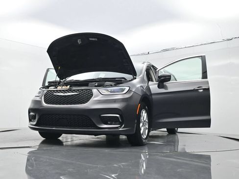 Used 2022 Chrysler Pacifica Touring-L FWD image 33
