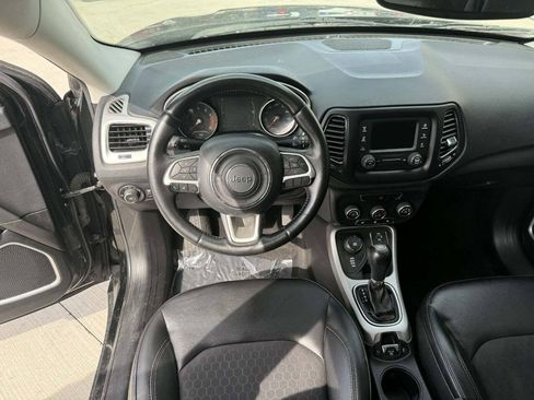 Used 2018 Jeep Compass Latitude w/ Cold Weather Group AWD/4WD image 11