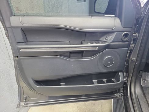 Used 2020 Ford Expedition XLT w/ Equipment Group 202A AWD/4WD image 23