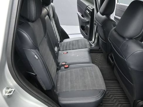 Used 2024 Mitsubishi Outlander SE AWD/4WD image 16