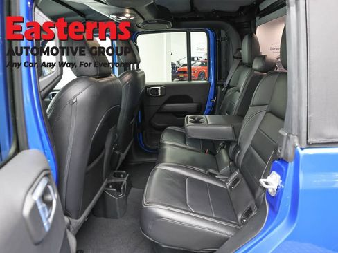 Used 2021 Jeep Gladiator Overland AWD/4WD image 19