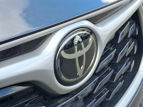 Used 2023 Toyota Highlander XLE image 4