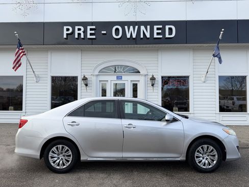 Used 2012 Toyota Camry LE image 4