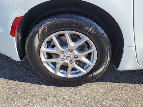 New 2026 Chrysler Pacifica Select image 5