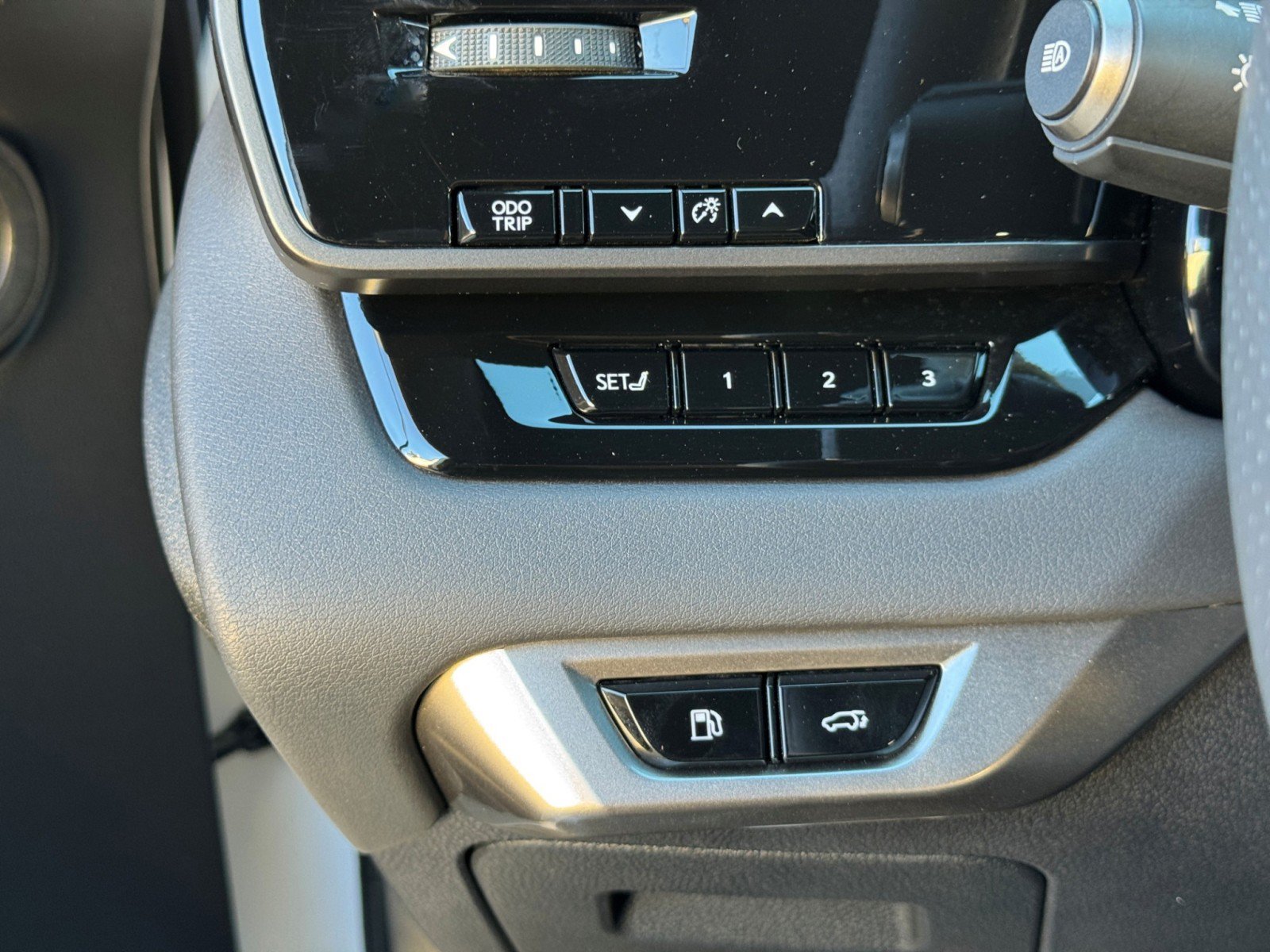 Used 2023 Lexus RX 500h F Sport w/ Cold Area Package AWD/4WD image 18