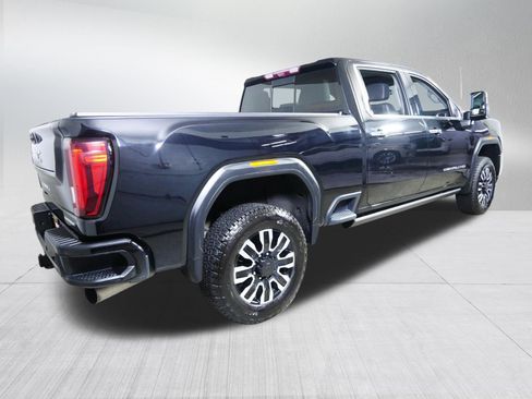 Used 2022 GMC Sierra 3500 Denali w/ Denali Black Diamond Edition AWD/4WD image 7