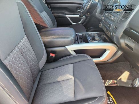 Used 2022 Nissan Titan SV w/ SV Utility Package image 15