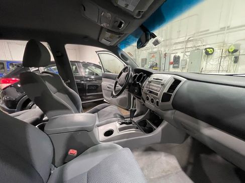 Used 2011 Toyota Tacoma 4x4 Double Cab w/ TRD Sport Pkg image 16