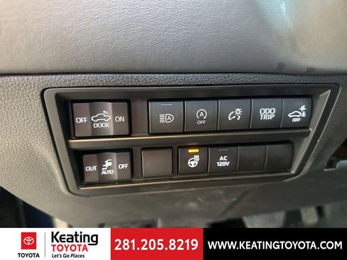 Used 2023 Toyota Tundra Platinum image 11