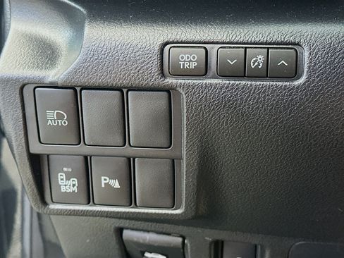 Used 2018 Lexus IS 300 w/ Comfort Package RWD image 17