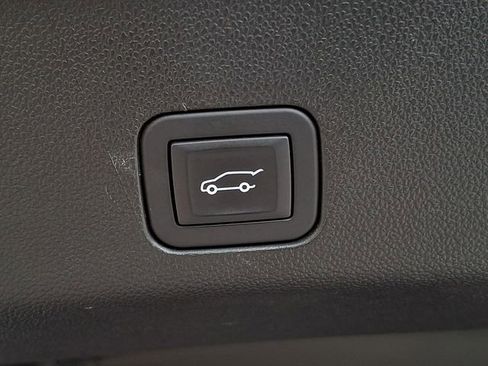 Used 2024 Chevrolet Tahoe High Country AWD/4WD image 26