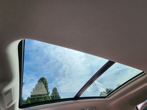 Certified 2025 Volkswagen Atlas Peak Edition SE image 23