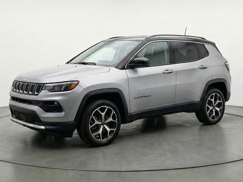 Used 2025 Jeep Compass Limited AWD/4WD image 3