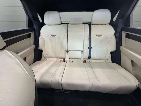 Used 2024 Bentley Bentayga Extended Wheelbase image 20
