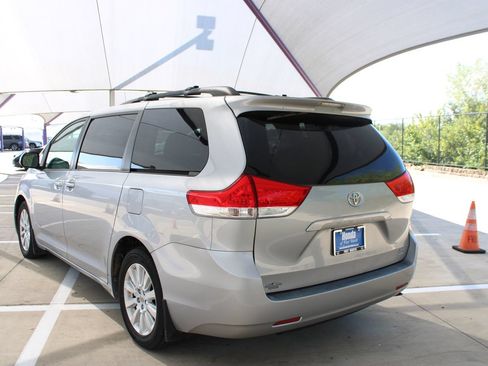 Used 2012 Toyota Sienna XLE AWD/4WD image 3