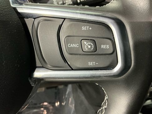 Used 2022 Jeep Wrangler Unlimited Sahara image 47