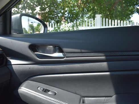 Used 2025 Nissan Altima 2.5 SV FWD image 19
