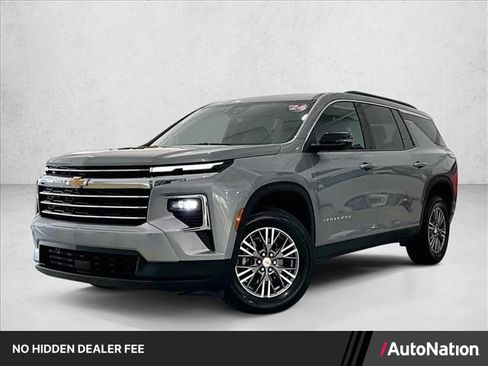 Used 2024 Chevrolet Traverse LT FWD image 1