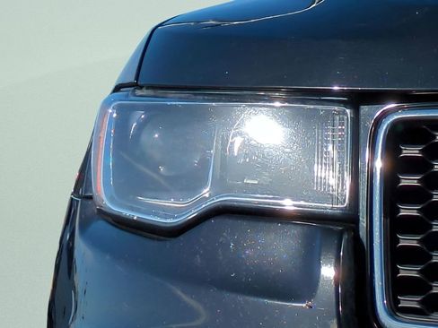 Used 2018 Jeep Grand Cherokee Laredo image 9