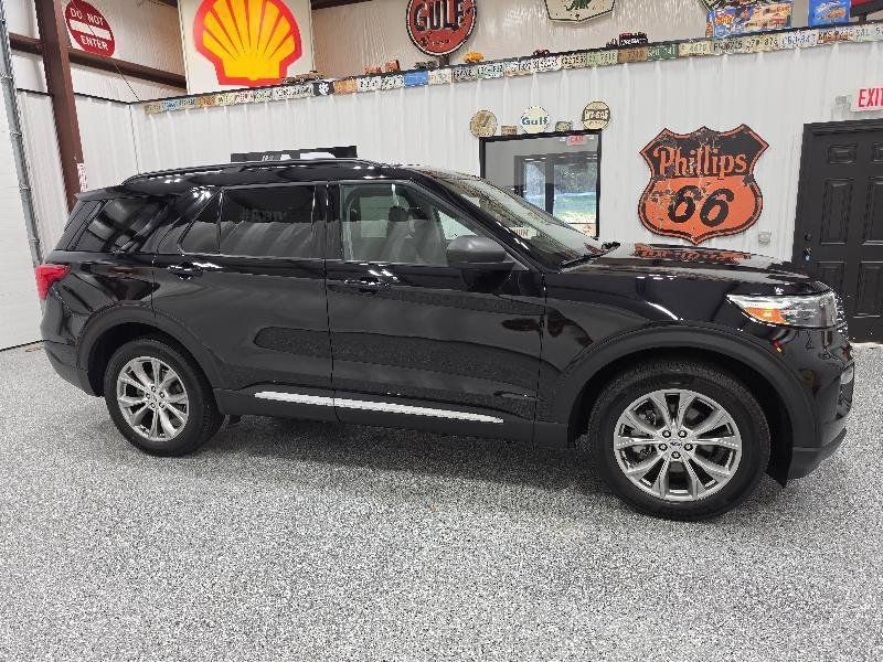 Used 2020 Ford Explorer XLT w/ Equipment Group 202A AWD/4WD image 2