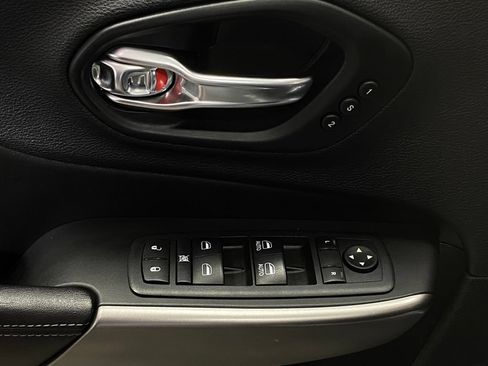 Used 2019 Jeep Cherokee Limited AWD/4WD image 14