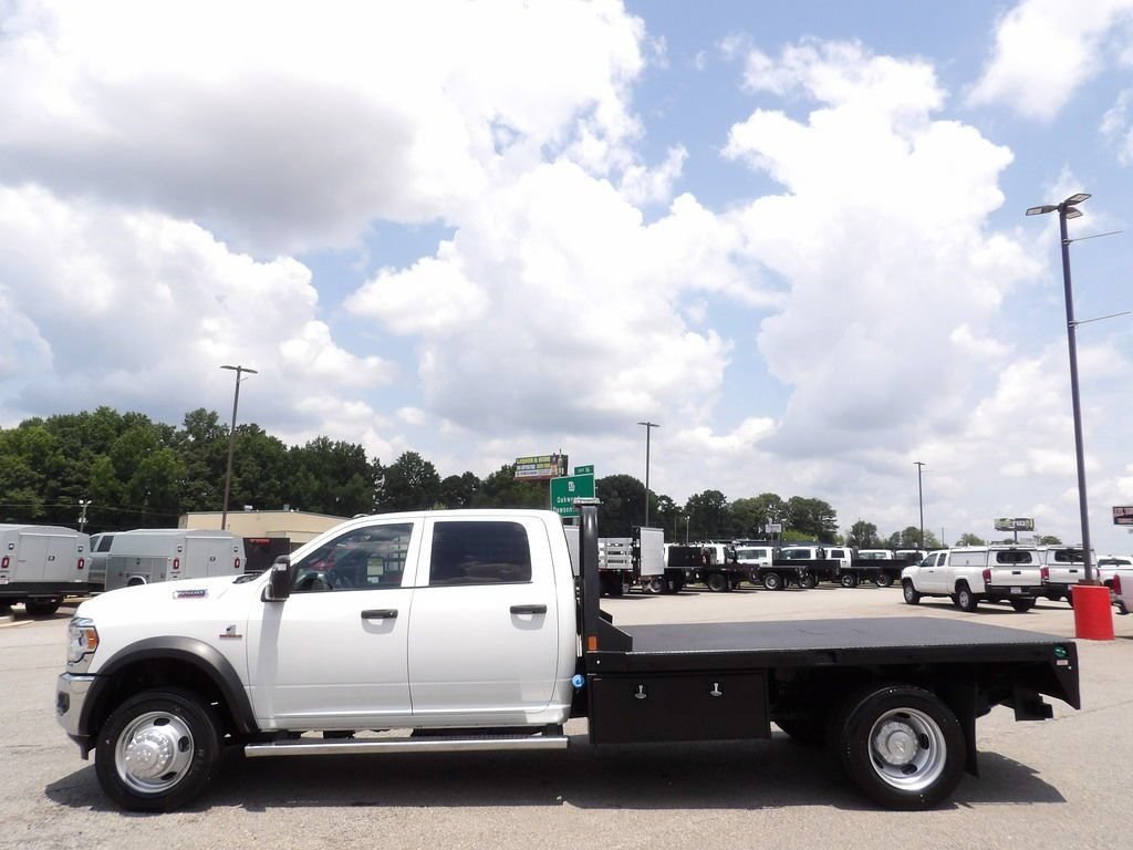 Used 2024 RAM 5500 Tradesman w/ Chrome Appearance Group AWD/4WD image 65