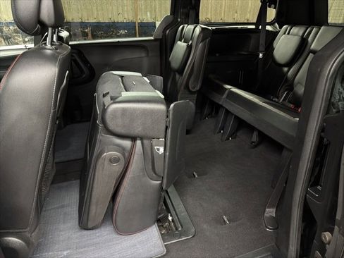 Used 2017 Dodge Grand Caravan GT image 27