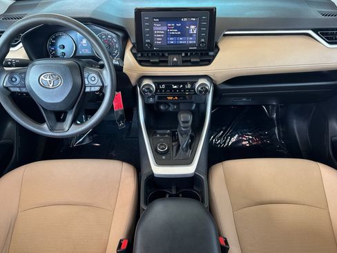 Certified 2022 Toyota RAV4 LE AWD/4WD image 17