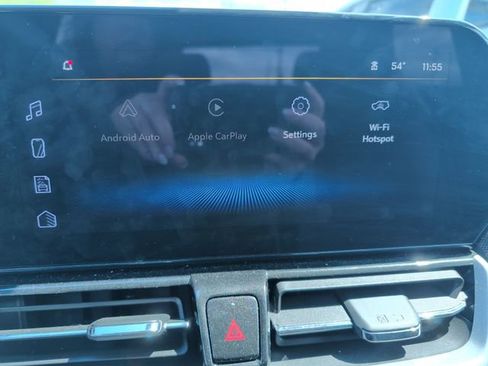 Used 2025 Chevrolet TrailBlazer LT AWD/4WD image 3