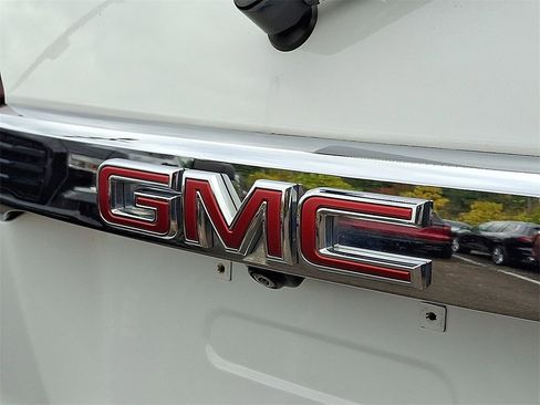 Certified 2023 GMC Acadia SLT image 31