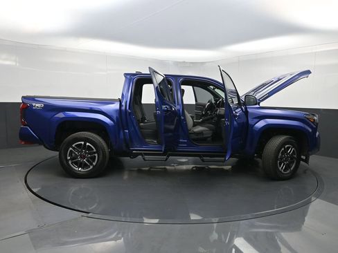 Used 2025 Toyota Tacoma TRD Sport AWD/4WD image 35
