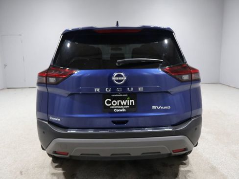 Used 2022 Nissan Rogue SV image 3