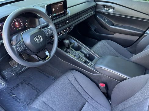 Certified 2025 Honda Accord SE image 3