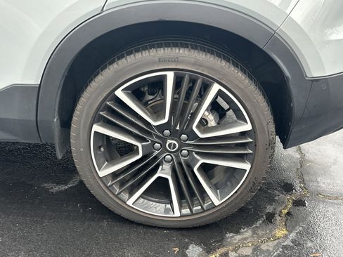 Used 2025 Volvo XC40 B5 Ultra image 21