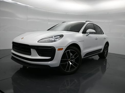 Certified 2025 Porsche Macan AWD/4WD image 1