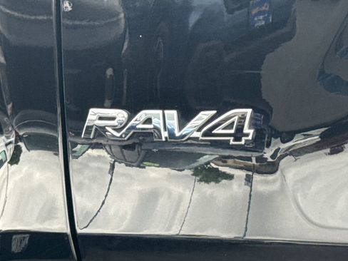 Used 2023 Toyota RAV4 XLE FWD image 9