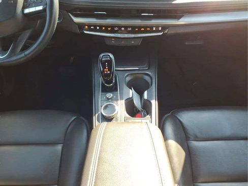 Used 2025 Cadillac XT4 Premium Luxury FWD image 11