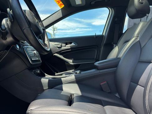 Used 2017 Mercedes-Benz GLA 250 4MATIC w/ Premium Package image 11