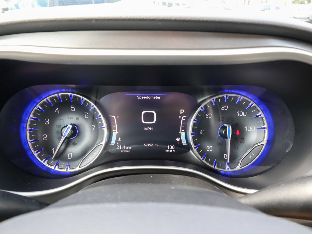 Used 2024 Chrysler Pacifica Touring-L FWD image 24