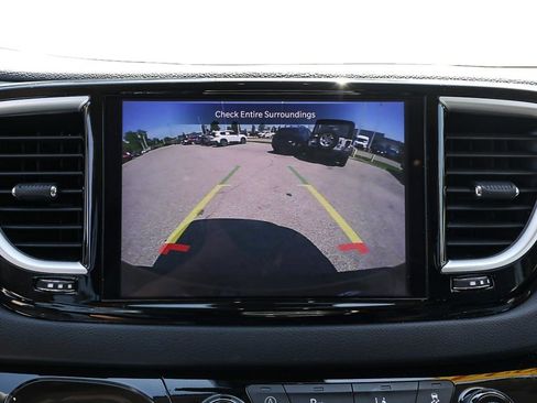 Used 2024 Chrysler Pacifica Touring-L FWD image 17