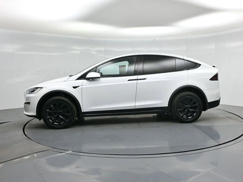 Used 2022 Tesla Model X image 25