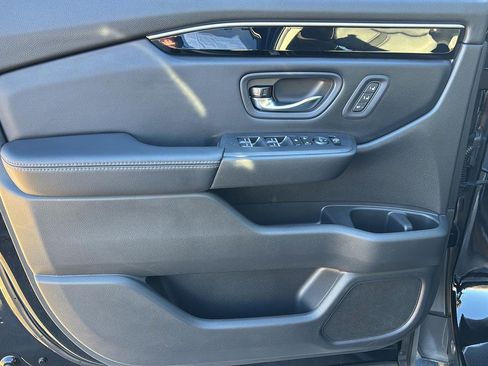 Used 2023 Honda Pilot Touring image 15