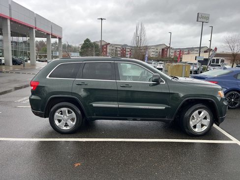 Used 2011 Jeep Grand Cherokee Laredo image 2