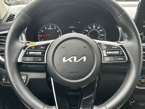 Certified 2022 Kia Seltos S image 24